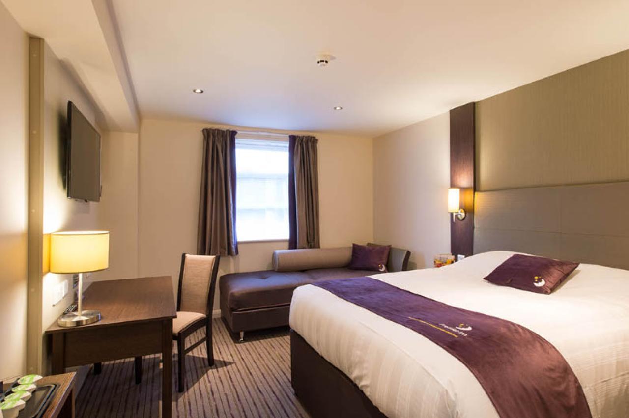 Premier Inn Southwark Borough High St London Exterior photo